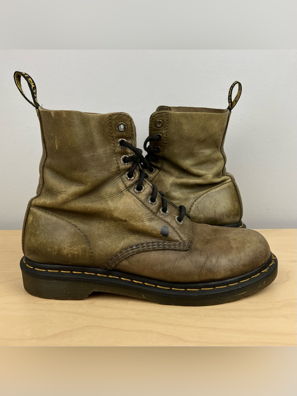 Dr. Doc Martens Women’s Size 9 1460 Olive Green Leather Combat Boots Distressed - Picture 2 of 10